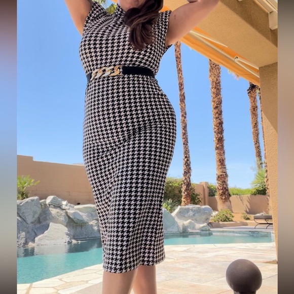 Houndstooth Bodycon Split Hem Dress - Picture 2 of 10
